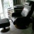 fauteuil-relax-pivotant-pouf-tetiere-en-cuir-noir