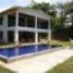 joli-bungalow-avec-piscine-surplombant-mer-de-caraibes