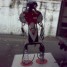 sculture-robot-futuriste-en-accessoires-auto