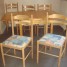 table-en-bois-avec-2-rallonges-et-5-chaises-assises-tissu