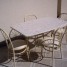 table-en-marbre-avec-chaises