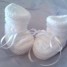 tricot-bebe-chaussons-blancs-naissance