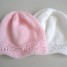 tricot-laine-bebe-fait-main-bonnets-rose-blanc