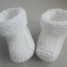 chaussons-blancs-revers-tricot-laine-bebe-faitmain