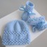 ensemble-bonnet-chaussons-bleus-tricot-laine-fait-main