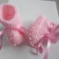 chaussons-roses-a-crans-layette-bebe-tricot-laine