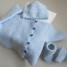 tricot-bebe-brassiere-bonnet-chaussons-bleu-mousse-laine-fait-main