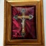 crucifix-argente-dans-un-cadre-stuc-dore-des-annees-1900