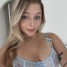 ravissante-jeune-fille-classe-et-sensuelle