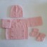 ensemble-tricot-bebe-modele-layette-tricote-main-sur-opla